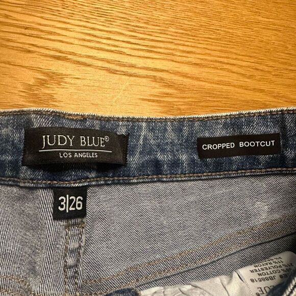 Judy blue cropped bootcut distressed 3/26 - Picture 2 of 11